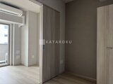 リテラス南千住サウス 落ち着いた色合いの玄関から居室へ続く廊下空間