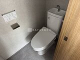 リテラス南千住サウス 温水洗浄便座付きトイレと収納一体型タンクの清潔感のあるトイレ