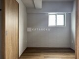リテラス南千住サウス 木製クローゼット付きの落ち着いた洋室