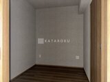 リテラス南千住サウス ダークブラウンの床材と落ち着いた壁紙の洋室