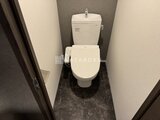 エスレジデンス千住大橋ブロード 温水洗浄便座付きのモダンなトイレ空間