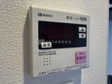 エスレジデンス千住大橋ブロード 壁に取り付けられたノーリツ製の給湯器操作パネル
