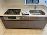 エスレジデンス千住大橋ブロード ガスコンロと シンク付きのコンパクトなキッチン空間