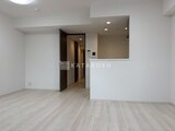 エスレジデンス千住大橋ブロード 明るく開放的なリビングダイニングから玄関へ続く空間