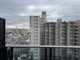プレディアコート北千住 バルコニーから見た都市風景と周辺建物の眺め