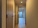 プレディアコート北千住 廊下から奥の居室へ続く開放的な動線の様子