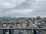 プレディアコート北千住 バルコニーから見た街並みと河川が広がる眺望