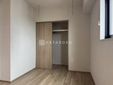 プレディアコート北千住 明るい印象の洋室にウォークインクローゼットを備えた居室空間
