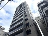 クラリティア上野稲荷町 下から見上げた整然とした高層マンションの外観