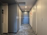 クラリティア上野稲荷町 エレベーターホールから居室へ向かう共用廊下の様子