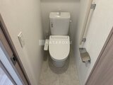クラリティア上野稲荷町 温水洗浄便座付きの清潔感あるトイレ空間