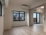 クラリティア上野稲荷町 明るい日差しが入る開放的なリビングダイニング空間