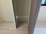 クラリティア上野稲荷町 落ち着いた色合いの壁と床のシンプルな玄関スペース