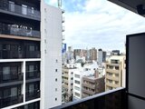 クラリティア上野稲荷町 明るい日中の都市風景を望むバルコニーからの眺め