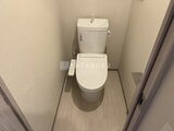 クラリティア上野稲荷町 温温便座付きの清潔感あるトイレ空間