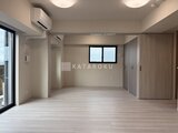 クラリティア上野稲荷町 明るい採光が入る広めのリビングダイニング空間