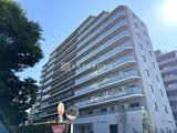 パークアクシス住吉ガーデンスクエア 青空を背景に、曲線バルコニーが特徴的なマンション外観