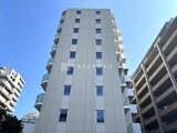 パークアクシス住吉ガーデンスクエア 青空を背景とした、白いタイル張りのモダンな高層建物の外観