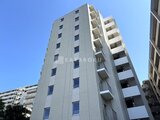 パークアクシス住吉ガーデンスクエア 青空を背景にした、白系タイルの落ち着いたマンション外観