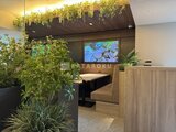 パークアクシス住吉ガーデンスクエア 観葉植物とアート装飾で彩られたモダンなエントランスラウンジの