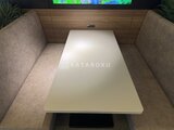 パークアクシス住吉ガーデンスクエア 落ち着いた色合いのソファに囲まれた共用会議室の様子