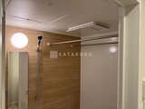 パークアクシス住吉ガーデンスクエア 木目調パネルで統一した開放的なシャワーブース