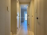 パークアクシス住吉ガーデンスクエア 明るい色合いの廊下から各部屋へアクセスできる間取り