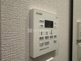 パークアクシス住吉ガーデンスクエア 浴室暖房乾燥機とトイレ換気の機能を備えた壁付けコントローラー