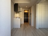 パークアクシス住吉ガーデンスクエア コンパクトにまとめられたキッチンと開放的なリビングダイニング