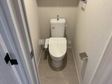 パークアクシス住吉ガーデンスクエア 温白色照明で明るく整えたトイレ空間