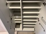 パークアクシス住吉ガーデンスクエア 棚板が多数備わった開放的な壁面収納スペース