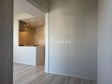 パークアクシス住吉ガーデンスクエア 玄関から見たオープンなキッチンとリビングダイニングへの動線