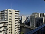 パークアクシス住吉ガーデンスクエア 川沿いの立地から見た周辺建物群と青空が広がる眺望