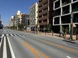 ES-Grande錦糸町ザ・クラス 前面道路から見た建物と周辺街並みの様子