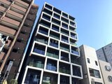 ES-Grande錦糸町ザ・クラス 白を基調としたモダンな建物外観と周辺街並みの様子