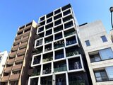 ES-Grande錦糸町ザ・クラス 白いグリッドフレームが印象的なモダンな建物外観