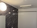 ES-Grande錦糸町ザ・クラス 濃いグレー系のアクセント壁が落ち着いた雰囲気のバスルーム