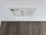 ES-Grande錦糸町ザ・クラス 天井に設置されたスイッチパネルと照明器具の様子