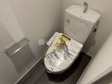 ES-Grande錦糸町ザ・クラス 温水洗浄便座付きのモダンなトイレ空間