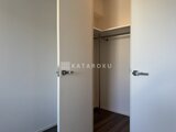 ES-Grande錦糸町ザ・クラス ウォークインクローゼット内部の奥行きのある収納空間