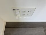 ES-Grande錦糸町ザ・クラス 天井に設置された照明スイッチとコンセント