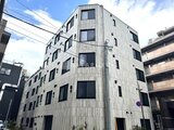 ES-Grande門前仲町デュオ 石貼りの落ち着いた印象の角地に建つマンション外観