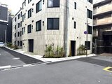 ES-Grande門前仲町デュオ モダンな外壁デザインのコーナー部分と開放的なエントランスアプ