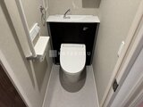 ES-Grande門前仲町デュオ 温水洗浄便座付きのモダンなトイレ空間