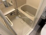 ES-Grande門前仲町デュオ ユニットバス全体が見える、明るい浴室と洗い場の様子