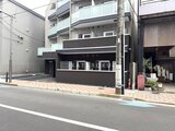 ES-Grande門前仲町 道路から見た落ち着いた印象の建物外観とエントランス
