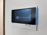 ES-Grande門前仲町 壁に埋め込まれたモニター付きインターホンの様子