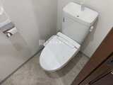 ES-Grande門前仲町 清潔感のあるトイレ空間、温水洗浄便座付き
