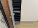 ES-Grande門前仲町 落ち着きのある色合いの多段式シューズボックス
