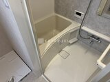 プライムブリス森下スタジオ 白を基調にまとめた清潔感のあるバスルーム